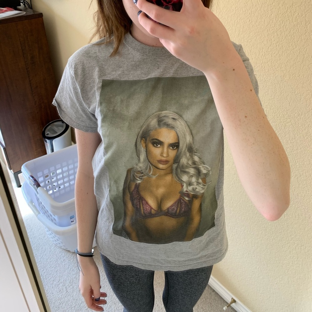 ADULT KYLIE JENNER TEE